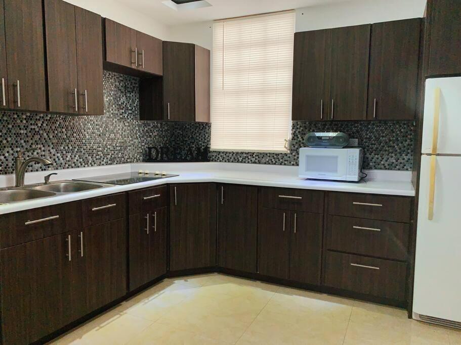סן חואן Spacius 4Br Home In Trendy Loiza St, Near Beach מראה חיצוני תמונה